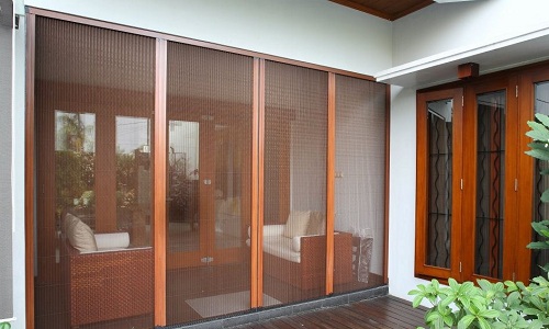 Lắp đặt cửa lưới chống muỗi cho phòng khách
