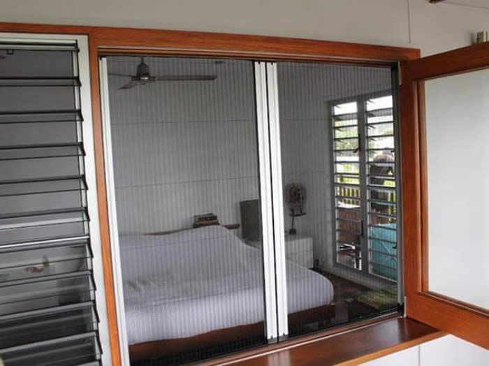 Cửa lưới chống muỗi dạng xếp cho cửa phòng ngủ