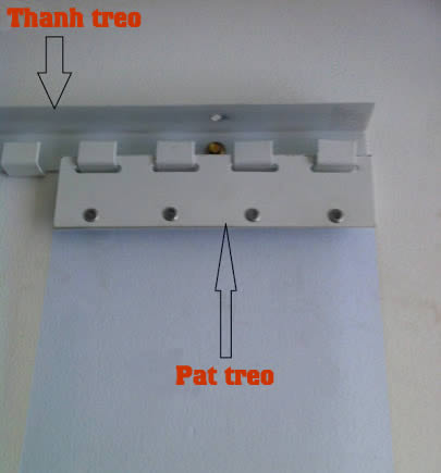 Bộ phận pat treo và thanh treo của bộ rèm nhựa PVC